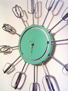 Atomic Eggbeater Clock - cheeseboard center w/o glass domed lid